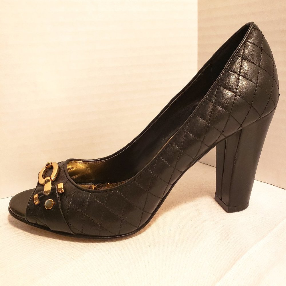 ANNE KLEIN AK WOMANS HEEL SHOE PUMP - "SOLID GOLD" - OPEN TOE - BLK & GLD - 6.5